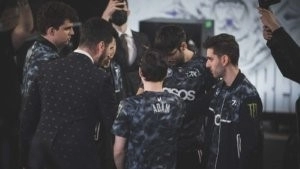 Fnatic imploding at LoL Worlds 2021 after Upset loss?